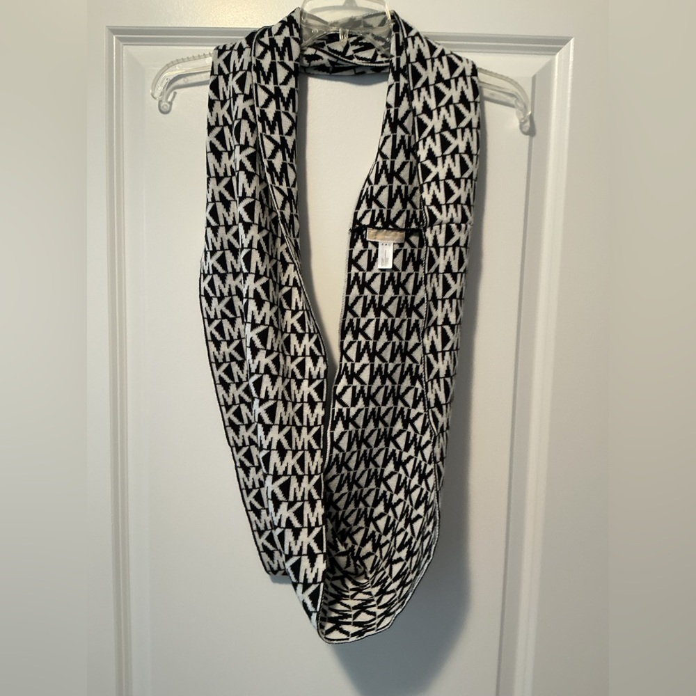 Michaels Black and White infinity Patterned Scarf